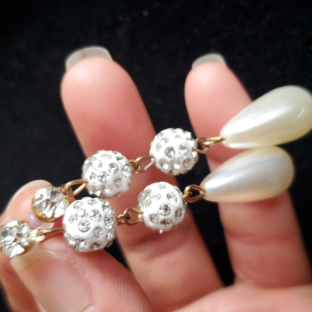 Fashion White Earrings.